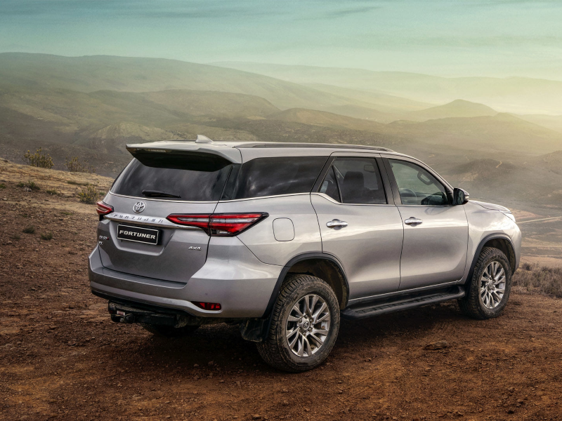 
								Toyota Fortuner 2.4L Diesel 4×4 Automatique full									